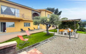 3 Bedroom Cozy Apartment In Imperia